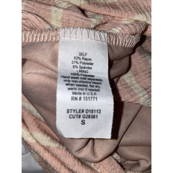 NWT Kaleigh Sz Sm Stitch Fix Stretchy Sleeveless Ruched Lined Wrap Detail - Picture 8 of 8